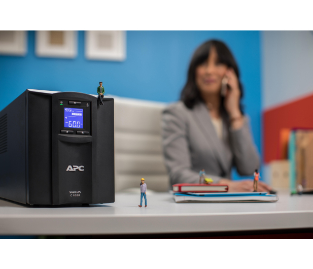 APC Smart-UPS (1000VA/600W, 8x IEC, AVR, LCD) - 545956 - zdjęcie 9
